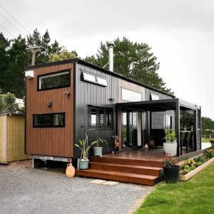 Luxury 40ft prefab container house with easy-folding sandwich panels.