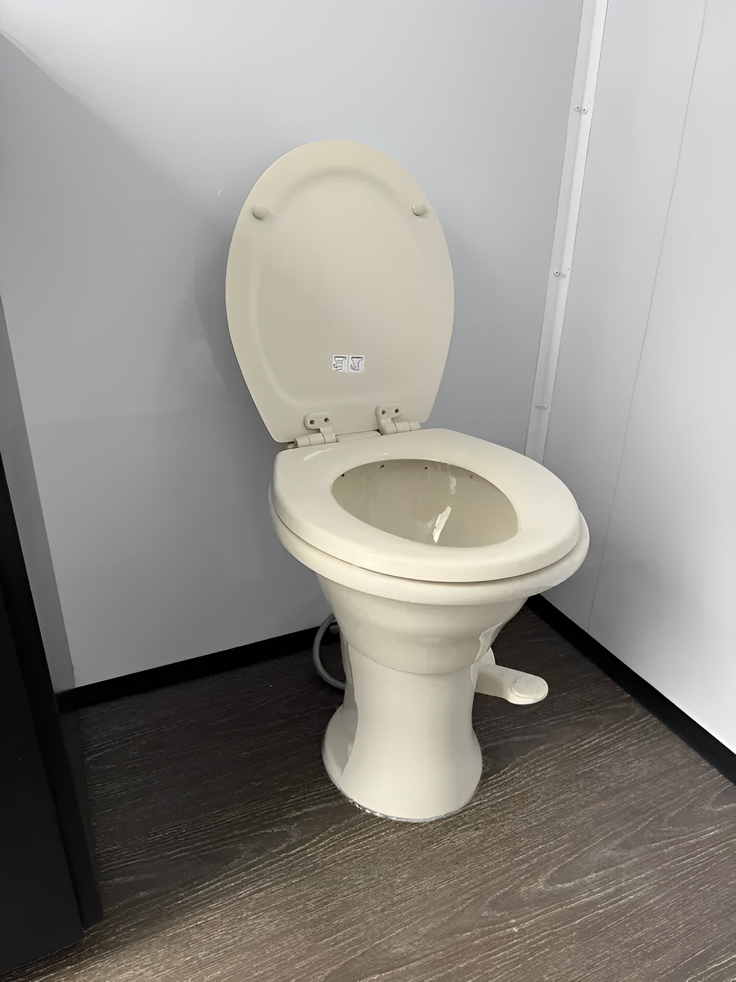 upscale 2 station portable restroom trailer 7′ x 14′ upscale 2 station portable restroom trailer 7′ x 14′